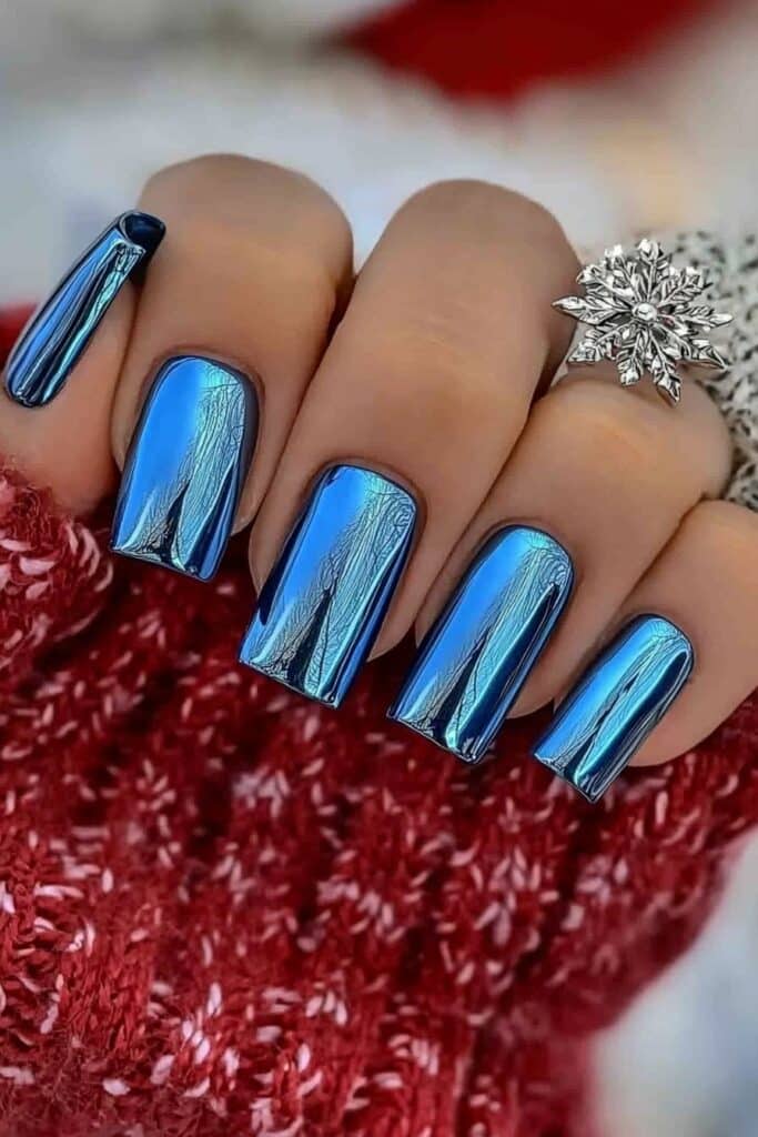 Short neutral winter nails in arctic blue chrome