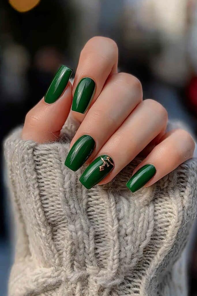 Short neutral winter nails in glossy pine green