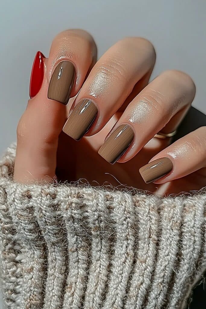 Warm toffee-toned gradient nail art.