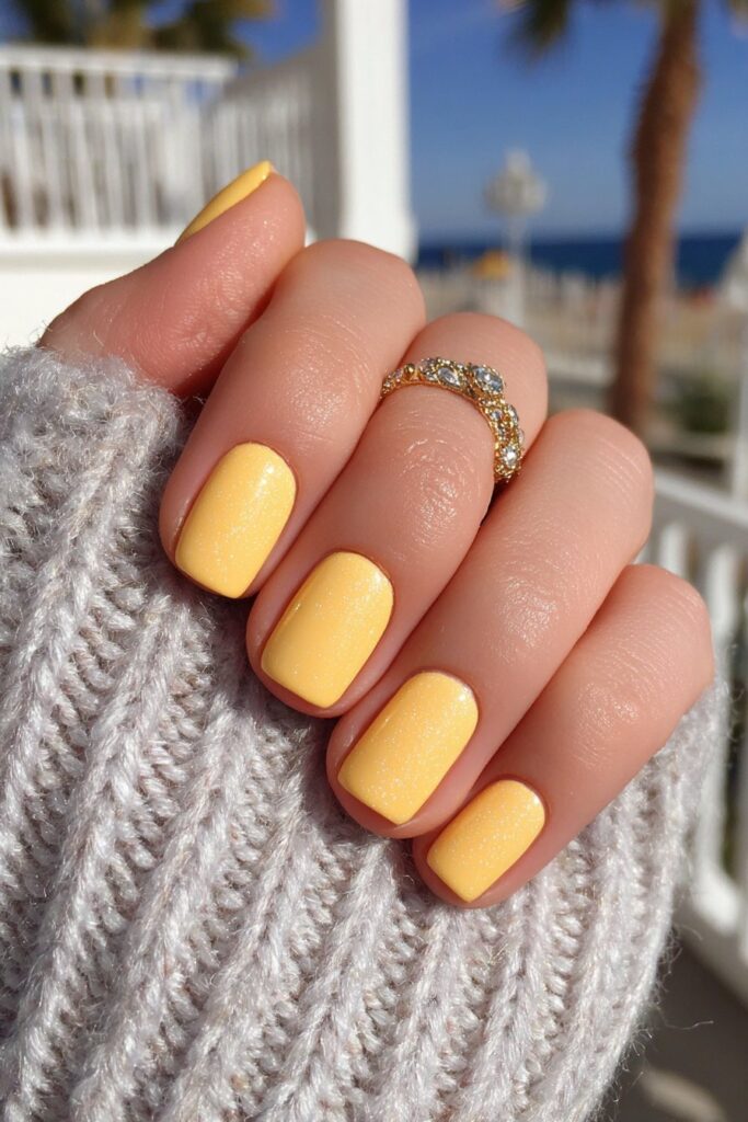 Short square-shaped nails painted in juicy tangerine orange shade perfect for bright and fresh summer look.