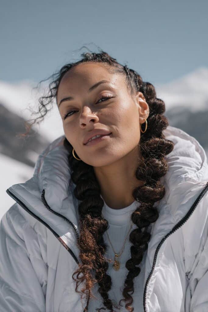 Bubble braids ski hairstyle for curly hair with volume