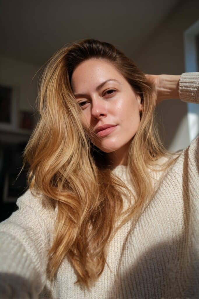 Dirty blonde hair with honey blonde highlights adding warm dimension