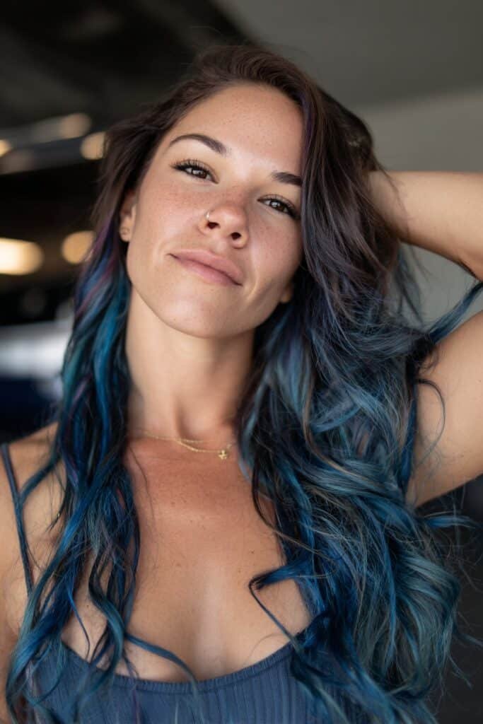 Peek a boo halo hair dye with hidden lighter band effect