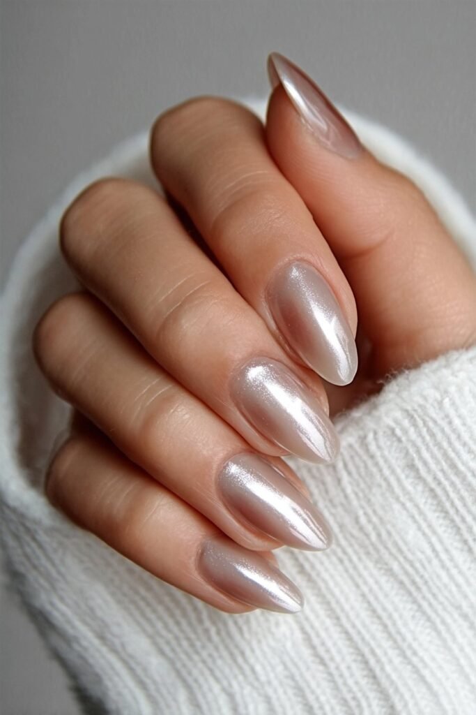 Neutral cat eye nails with magnetic shimmer and soft glow effect.