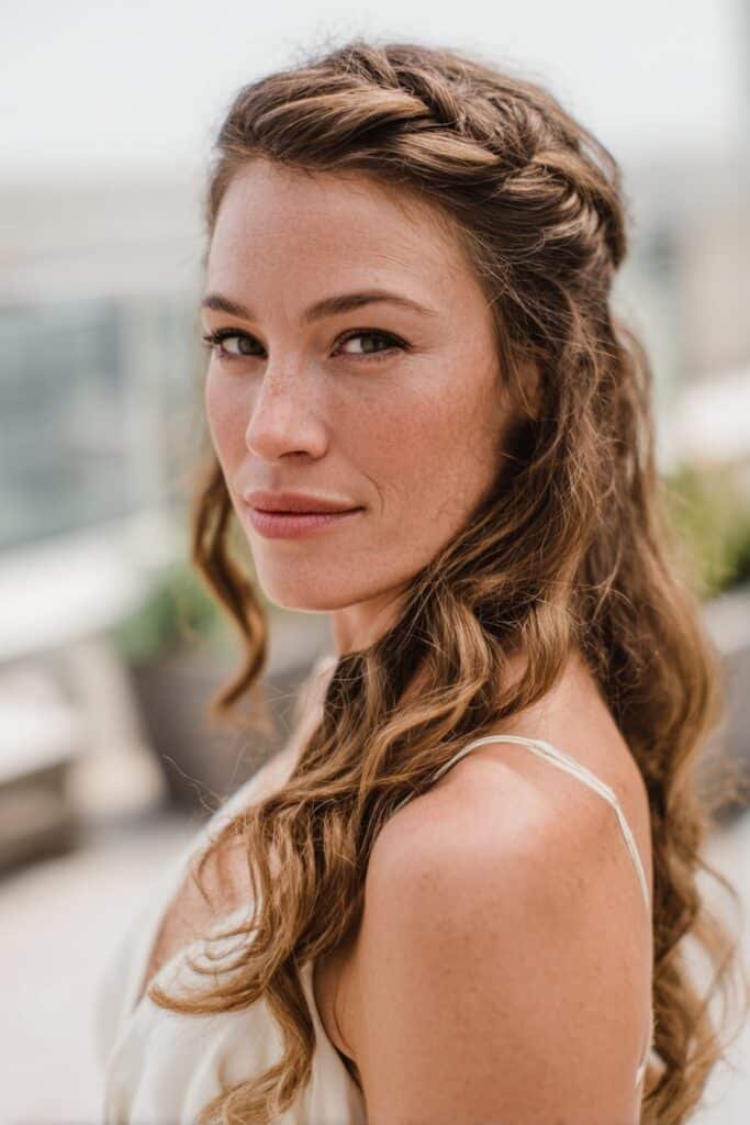 bridesmaid with rope twist half up hairstyle