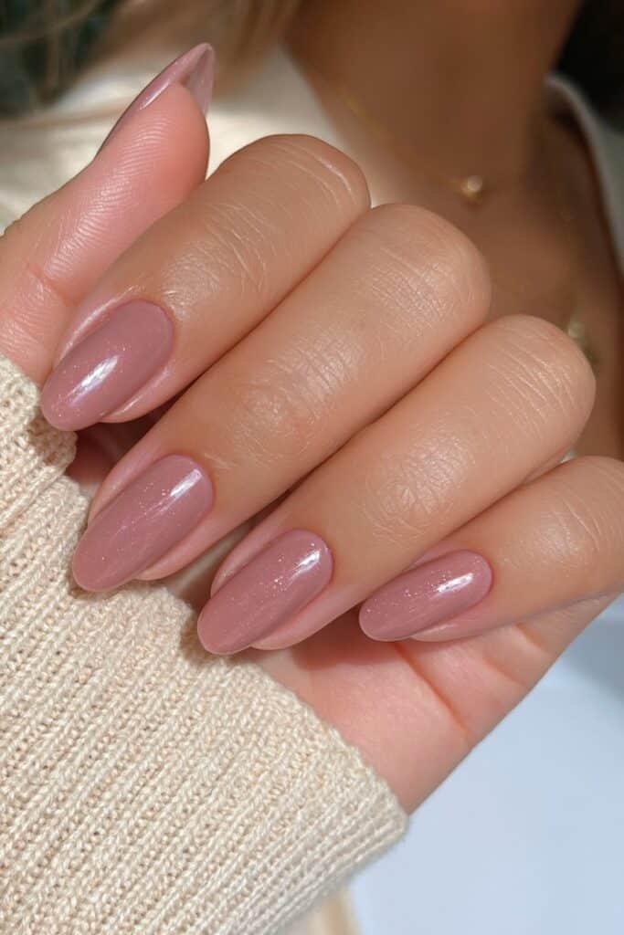Short round buttery brown nails with warm creamy undertones and high-gloss shine.