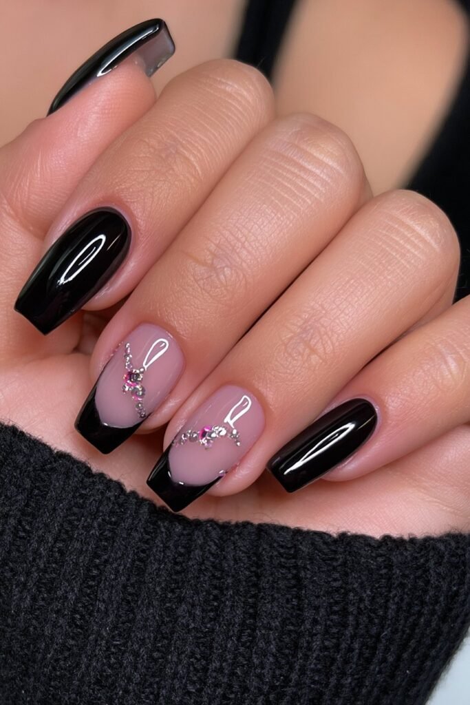 Short black coffin nails with sleek mirror-gloss shine.