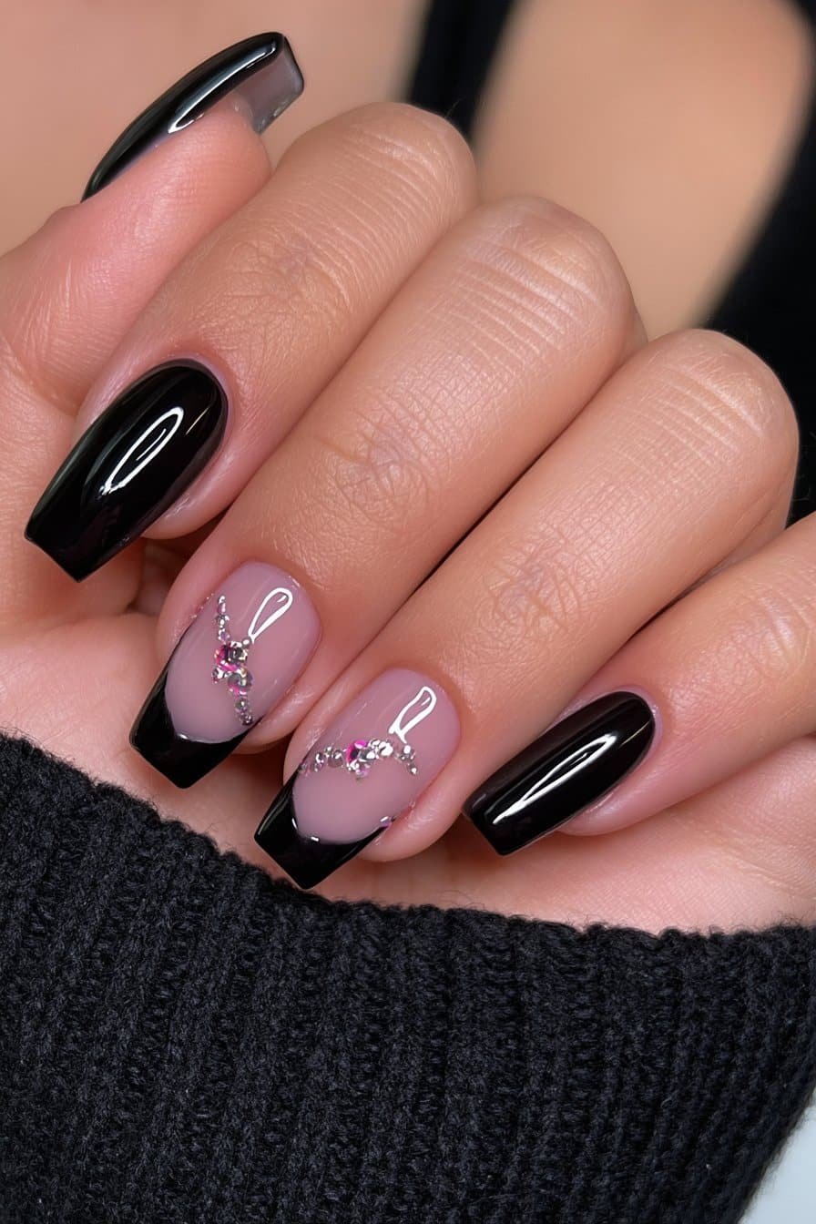 Short black coffin nails with sleek mirror-gloss shine.