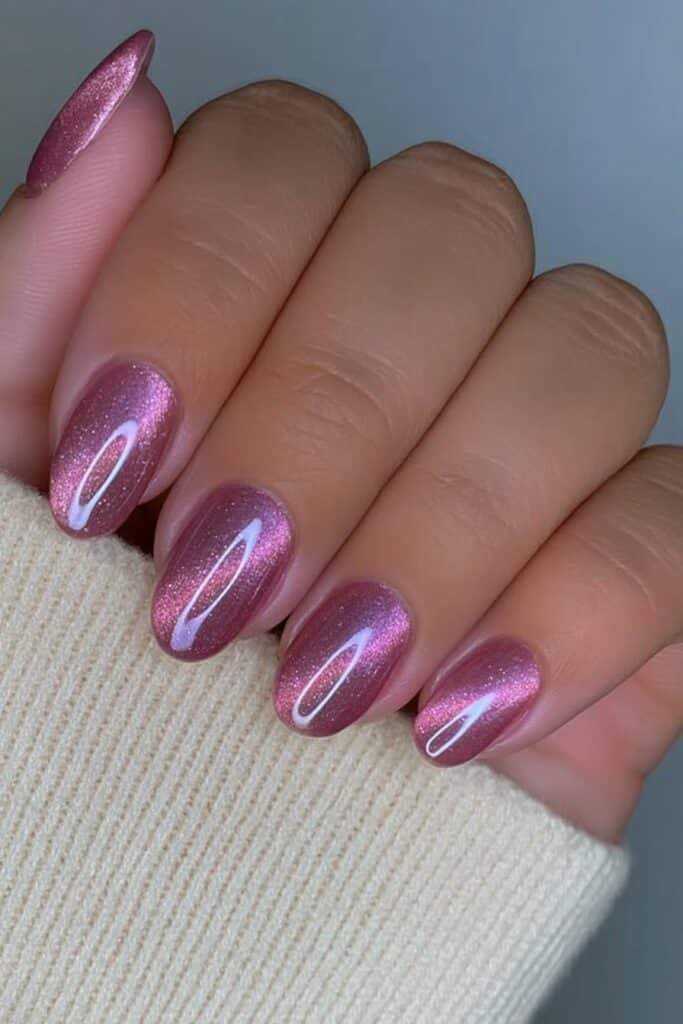 Short burgundy cat-eye nails with magnetic shimmer.