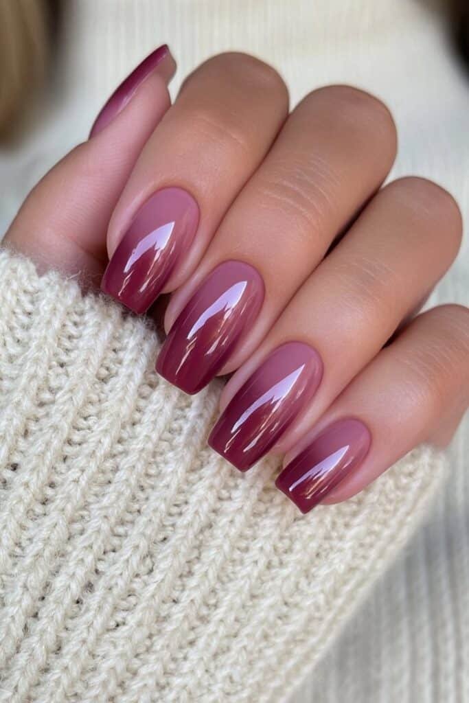 Short solid wine-red nails with a simple mirror-gloss finish.