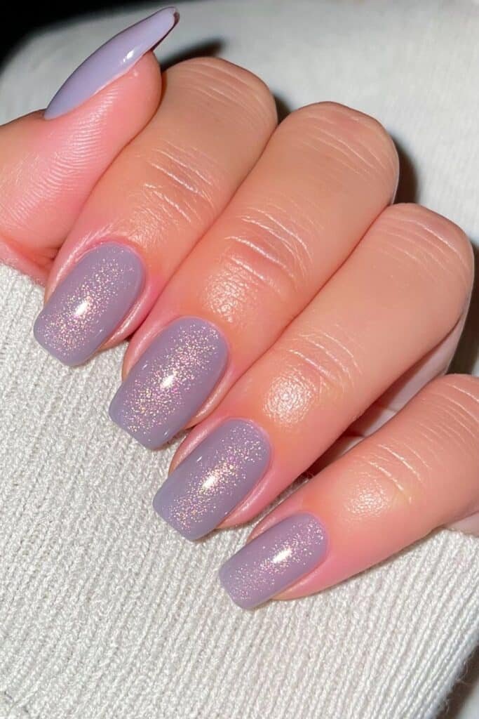 Short smoky grey nails with a glossy finish.