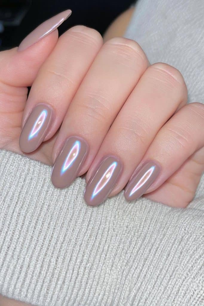 Short round nails in cool gray with a smooth titanium chrome glaze and glossy shine.