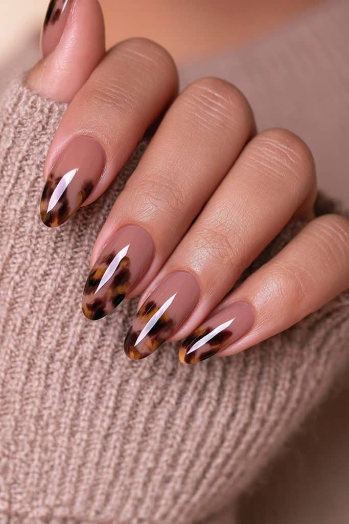 Almond tortoiseshell nails with layered caramel and amber tones
