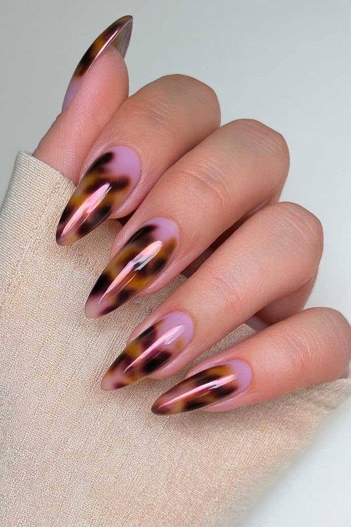 Amber tortoiseshell nails with a subtle bronze chrome finish