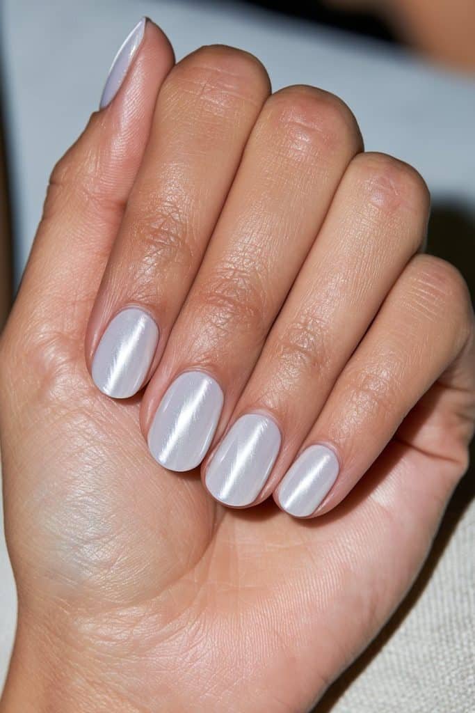 Moonstone grey-white cat eye nails with luminous silver magnetic stripes and cool pearly depth